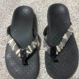 Vionic Black and Tan Flip Flops